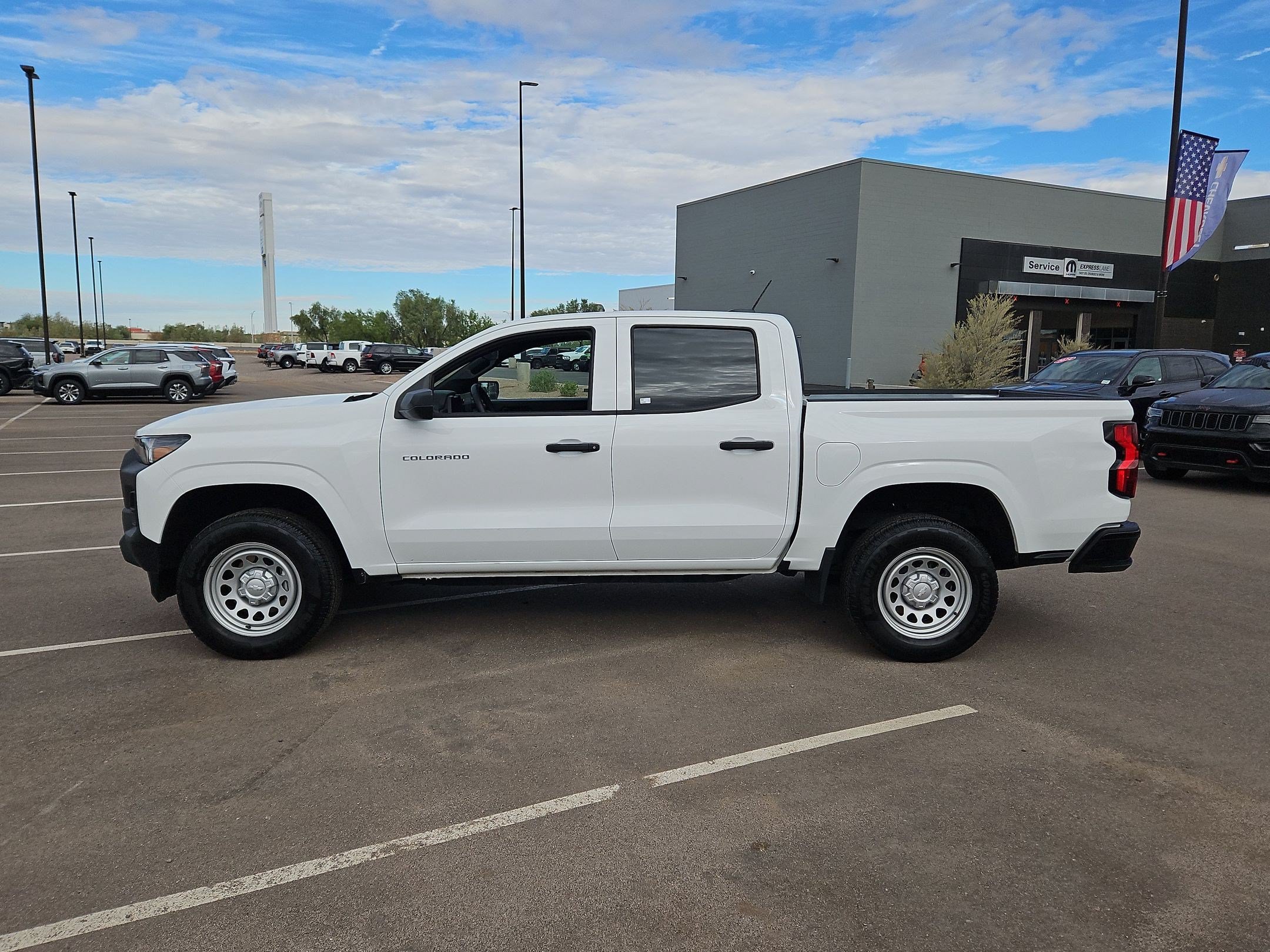 Used 2025 Chevrolet Colorado W/T w/ Advanced Trailering Package RWD image 2