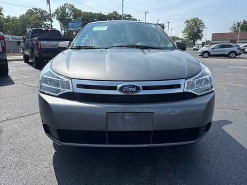Used 2010 Ford Focus SE FWD image 3