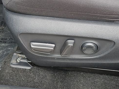 Used 2021 Toyota RAV4 XLE AWD/4WD image 25
