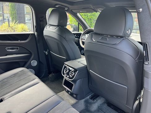 Used 2023 Bentley Bentayga image 35