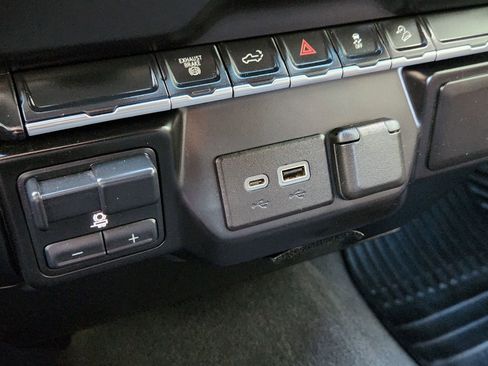 Used 2021 Chevrolet Silverado 2500 LT w/ Z71 Off-Road Package image 20