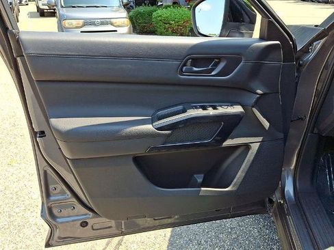 Certified 2025 Nissan Pathfinder S AWD/4WD image 14