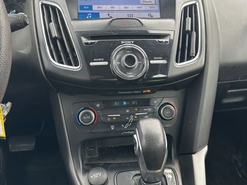 Used 2018 Ford Focus SEL FWD image 15