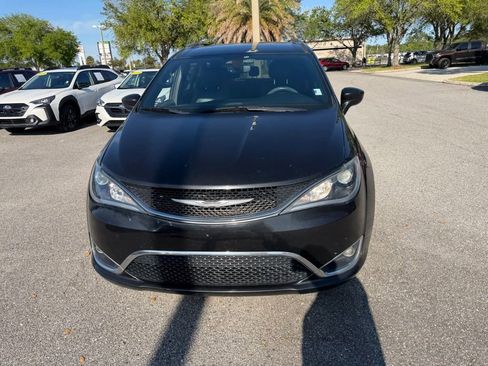 Used 2020 Chrysler Pacifica Touring-L FWD image 12