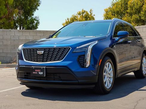 Used 2019 Cadillac XT4 Luxury FWD image 2
