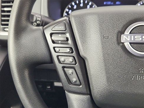 Used 2022 Nissan Frontier SV image 17