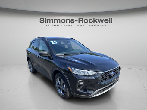 Used 2025 Ford Escape ST-Line AWD/4WD image 7
