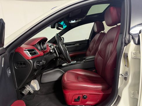 Used 2016 Maserati Ghibli Base image 18