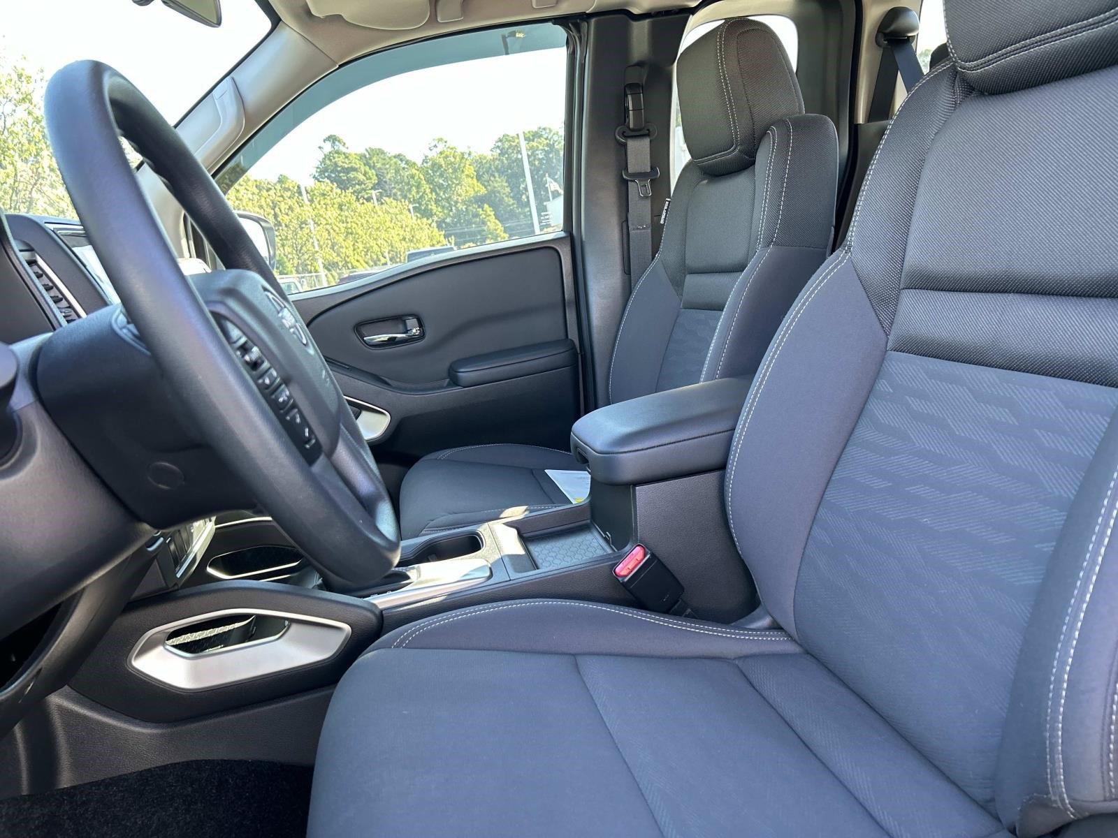 Used 2024 Nissan Frontier SV RWD image 16