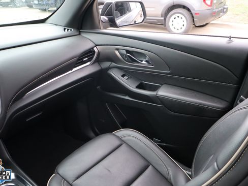 Used 2023 Chevrolet Traverse Premier FWD image 24
