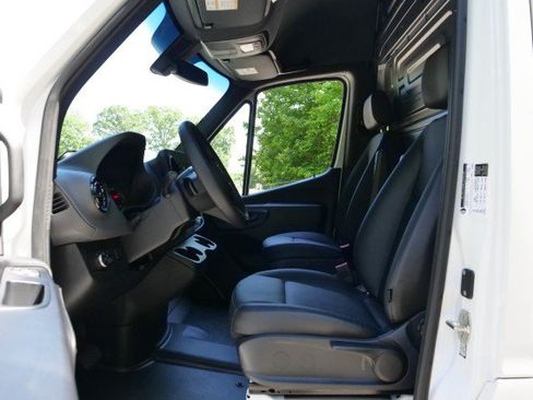 Used 2025 Mercedes-Benz Sprinter 2500 image 16