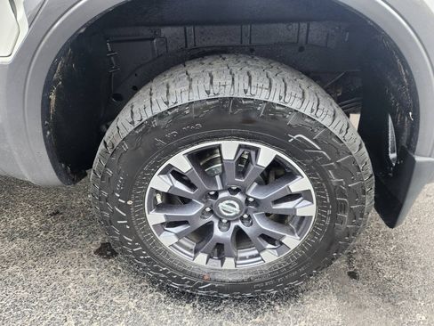 Used 2017 Nissan Titan PRO-4X AWD/4WD image 11