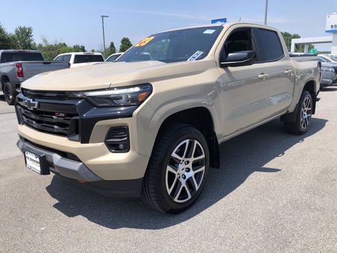 Used 2023 Chevrolet Colorado Z71 w/ Z71 Convenience Package 2 AWD/4WD image 18