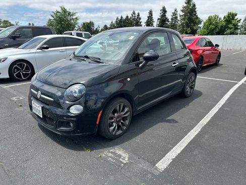 Used 2017 FIAT 500 Pop w/ Sport Appearance Package FWD image 1