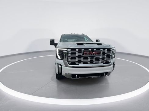 Used 2024 GMC Sierra 2500 Denali w/ Technology Package AWD/4WD image 3