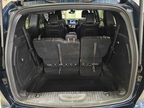 Used 2022 Chrysler Pacifica Touring-L w/ S Appearance Package FWD image 13
