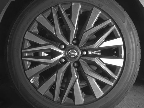 Used 2025 Nissan Altima 2.5 SV FWD image 15