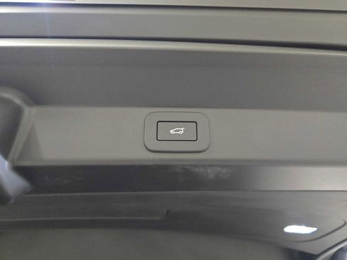 New 2026 Land Rover Range Rover Sport SE AWD/4WD image 18