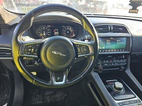 Used 2019 Jaguar F-PACE R-Sport image 10