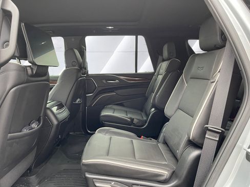 Used 2024 Cadillac Escalade Premium Luxury image 14