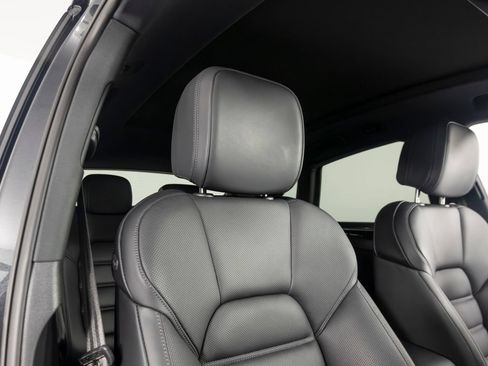 Certified 2026 Porsche Macan AWD/4WD image 39