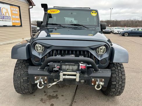 Used 2007 Jeep Wrangler Unlimited Sahara image 2