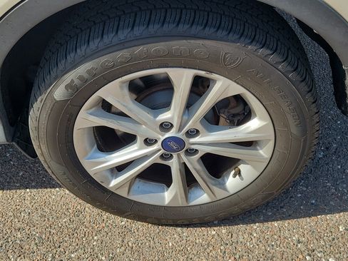 Used 2017 Ford Escape SE image 4