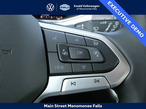 Certified 2025 Volkswagen Taos SE image 12