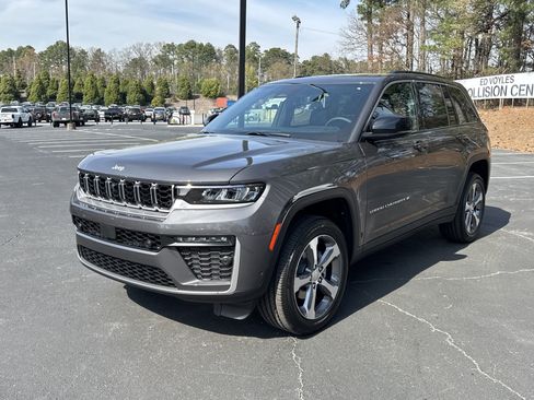New 2026 Jeep Grand Cherokee Limited w/ Luxury Tech Group II AWD/4WD image 3