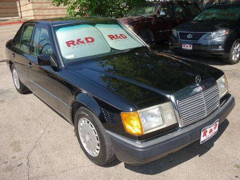 Used 1993 Mercedes-Benz 300 D image 1