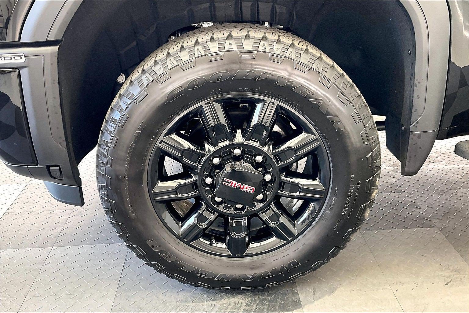 Used 2026 GMC Sierra 2500 AT4 w/ AT4 Premium Plus Package AWD/4WD image 8