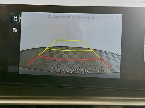 Used 2024 Kia Sorento S image 22