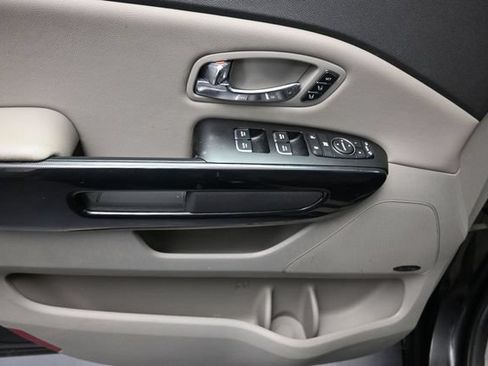 Used 2016 Kia Sedona SX FWD image 17