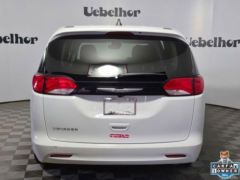 Used 2023 Chrysler Voyager LX FWD image 6