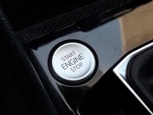 Certified 2023 Volkswagen Taos SE FWD image 30