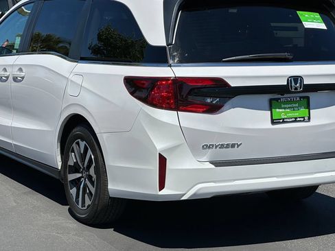 Used 2026 Honda Odyssey EX-L image 5