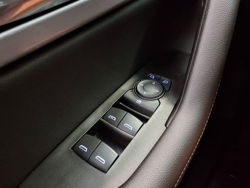 Used 2021 Chevrolet Blazer LT FWD image 31