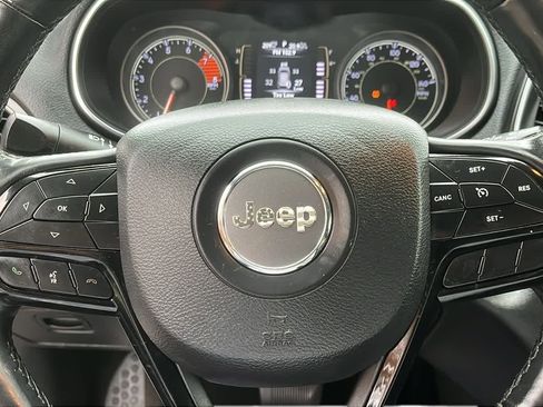 Used 2019 Jeep Cherokee Altitude image 11