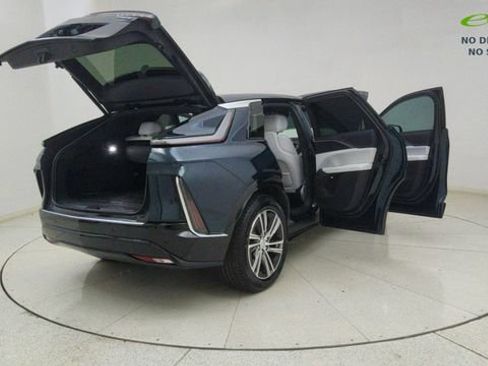Used 2025 Cadillac Lyriq Luxury w/ LPO, Floor Liner Package RWD image 71