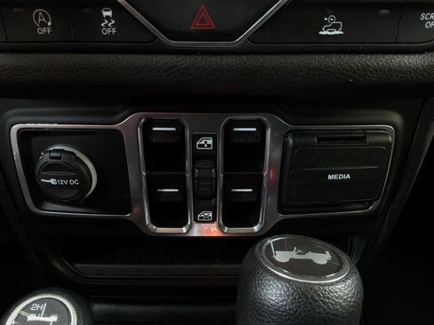 Used 2025 Jeep Wrangler Unlimited Sport AWD/4WD image 23