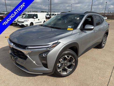 Used 2026 Chevrolet Trax LT FWD image 1