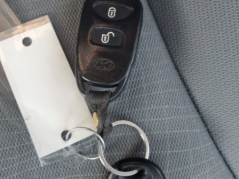 Used 2011 Hyundai Santa Fe GLS image 31