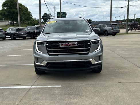 Certified 2026 GMC Acadia Elevation w/ Elevation Premium Package FWD image 3
