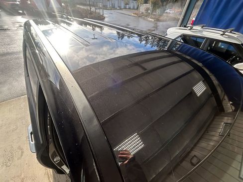 Used 2025 Kia Carnival FWD image 28