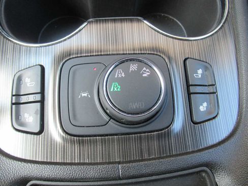 Used 2023 GMC Acadia SLT image 35