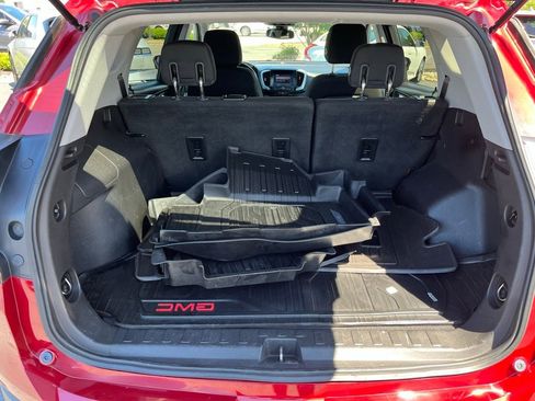 Used 2020 GMC Terrain SLE w/ Driver Convenience Package image 12