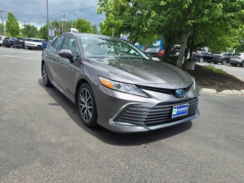Used 2023 Toyota Camry XLE FWD image 10