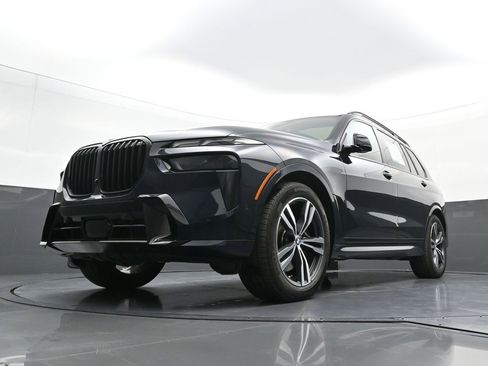 Used 2025 BMW X7 xDrive40i w/ M Sport Package image 25