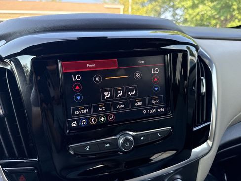 Used 2023 Chevrolet Traverse LS FWD image 17