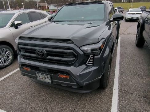 Used 2025 Toyota Tacoma SR5 image 2